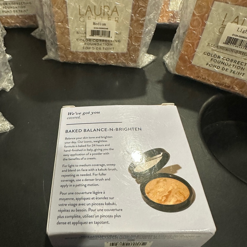 Laura Geller Baked Balance-N-Brighten Color correcting Foundation - Picture 3 of 14